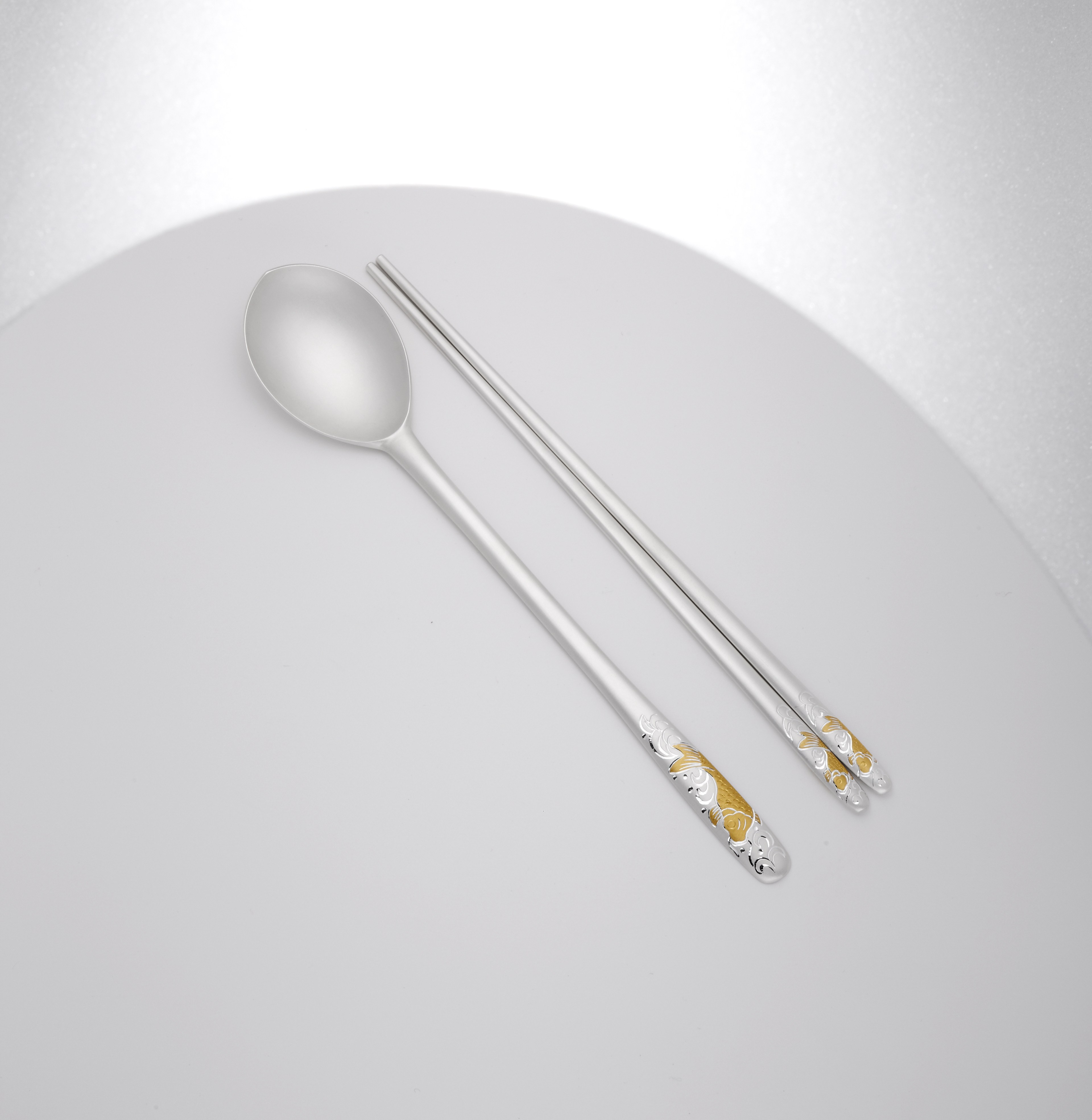 [한국도자기리빙] 금부 잉어 은수저 1벌세트 (99% 30돈) 무료예단포장, 1세트, 남성용 1,290,000원