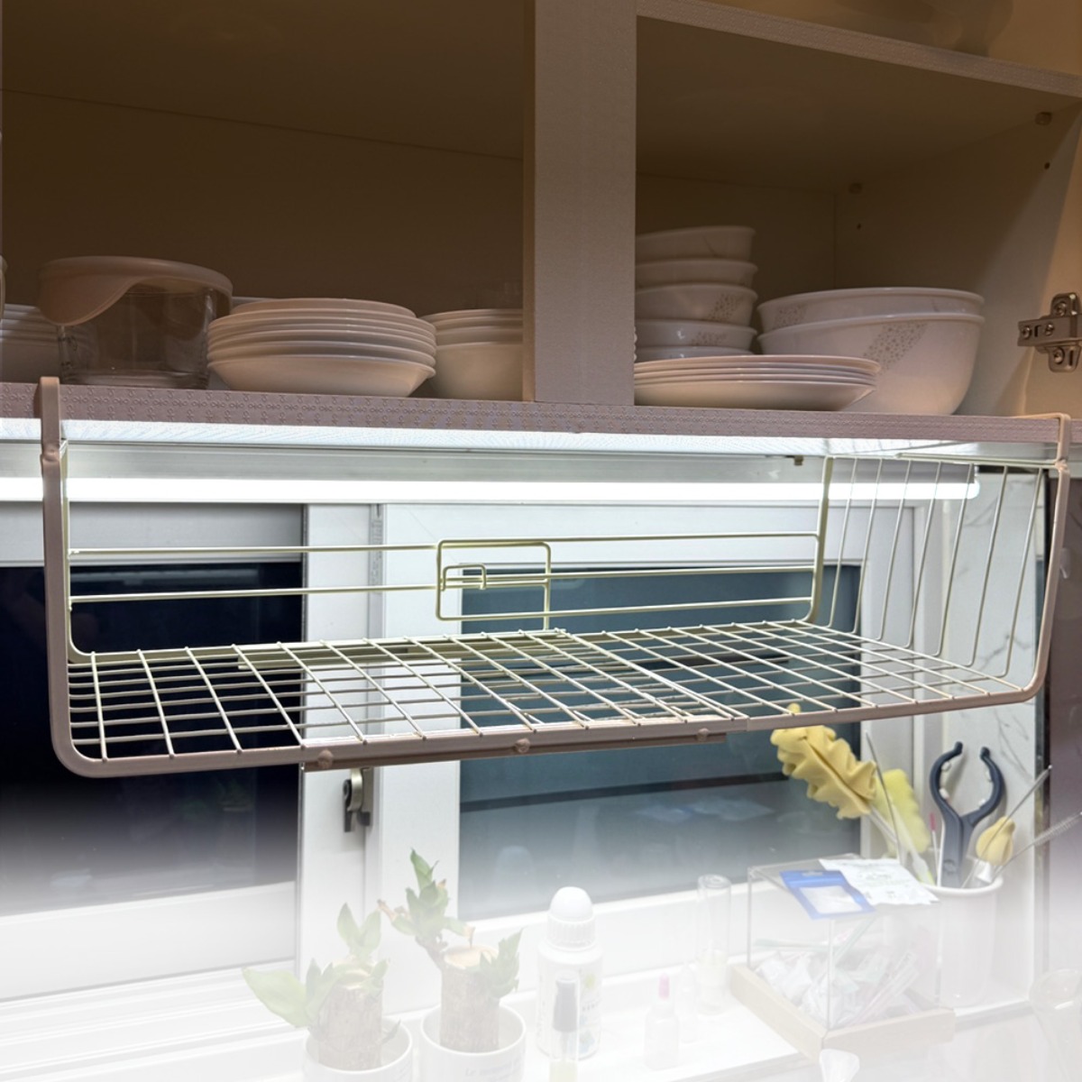 TLB 키친 슬라이딩 길이조절 무타공 선반 싱크대 상부장 정리대, 1개, 아이보리 19,900원