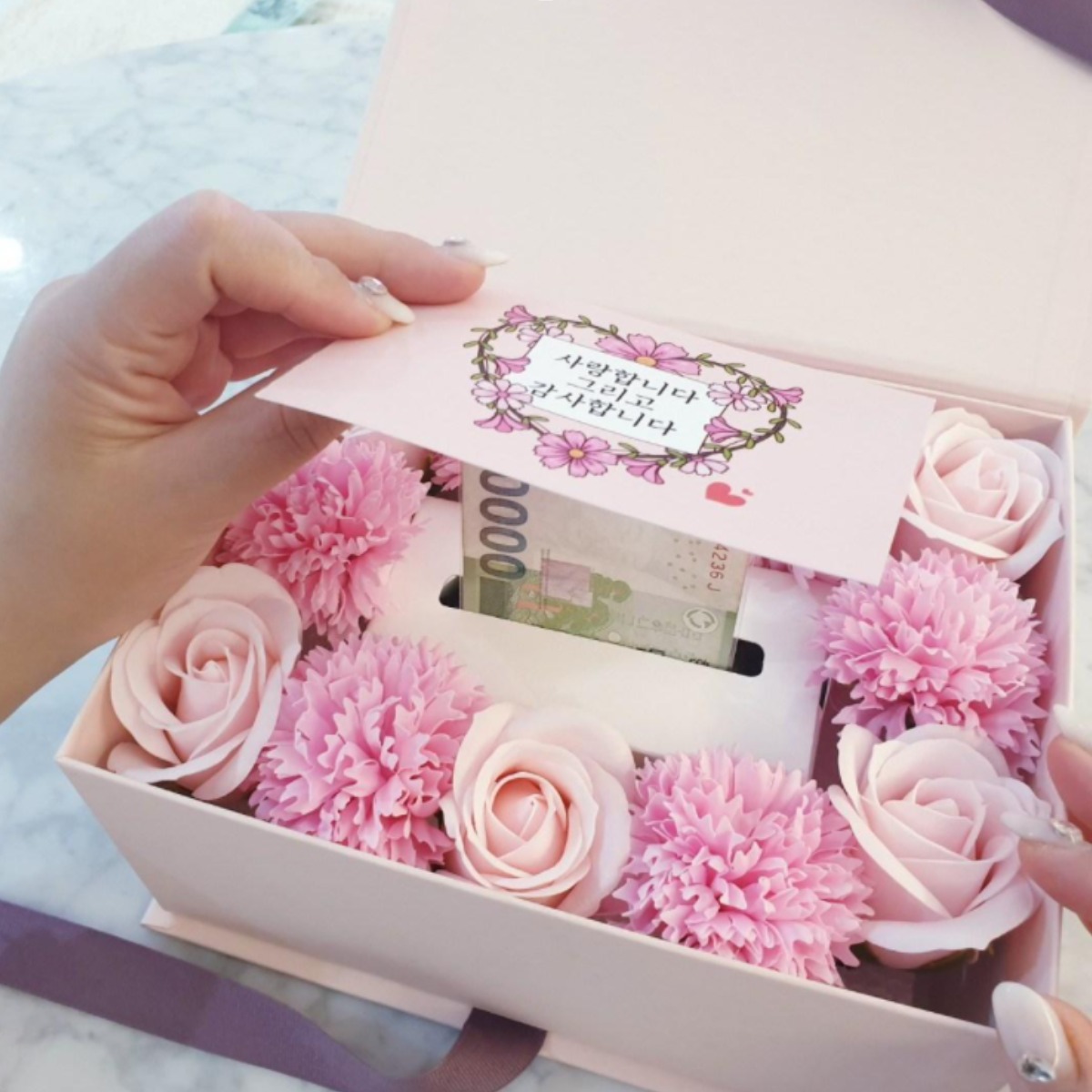 써봄토퍼 플라워용돈박스 반전 어버이날 용돈박스 (돈비닐+쇼핑백포함) 18,000원