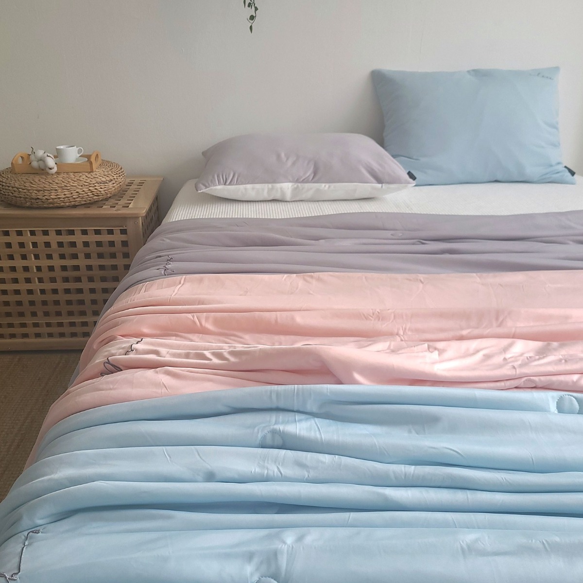 아이스셀 여름 냉감 섬유 이불 로얄홈 쿨링 에어컨 오싹 기능성 화이트 침대 패드 슈퍼 싱글 냉장고 베개 쿨이불 열대야 그레이 핑크 블루 침구 세트 구매 가능 냉감 항균 인증 52,200원