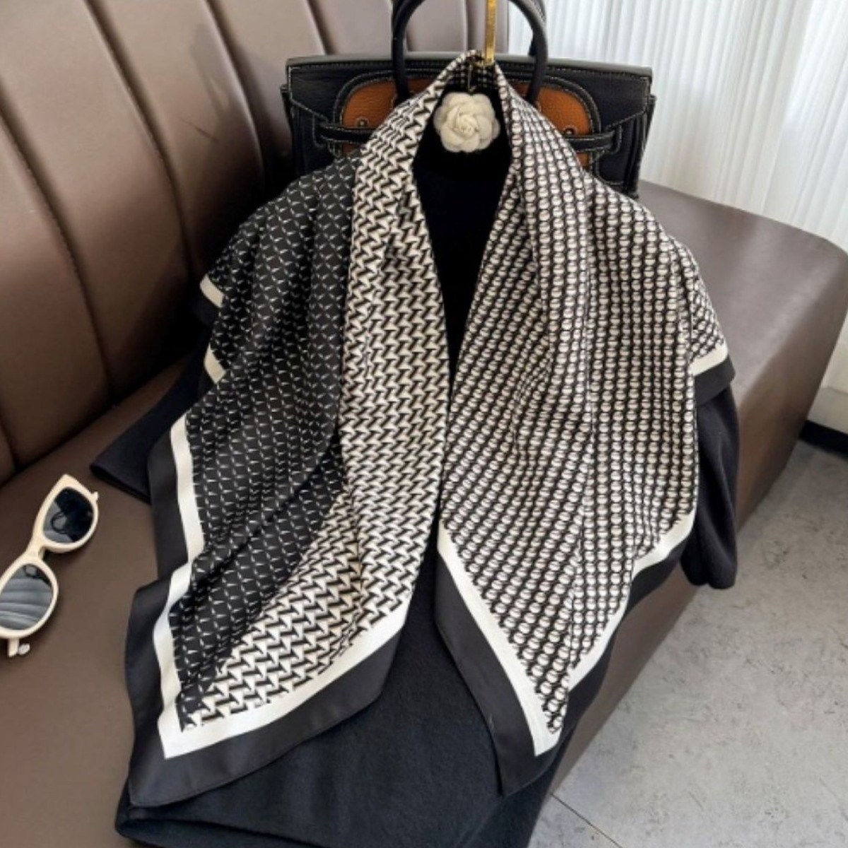 [선물포장 포함] 26신상 고급 클래식 실크 스카프 90cm 16,900원