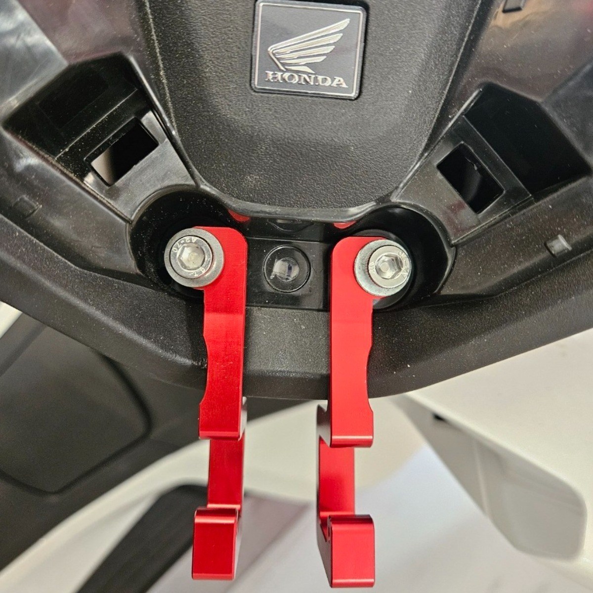 25년 pcx125 봉지걸이 헬멧걸이 골드 34,000원