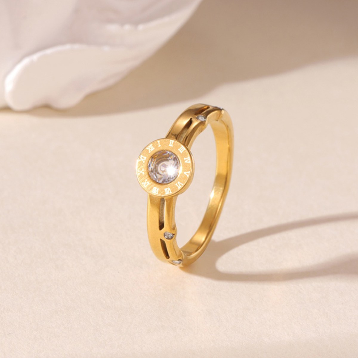 2026 클래식 패션 18K 도금 스테인리스 스틸 로마 숫자 큐빅 지르코니아 여성용 반지 16,490원