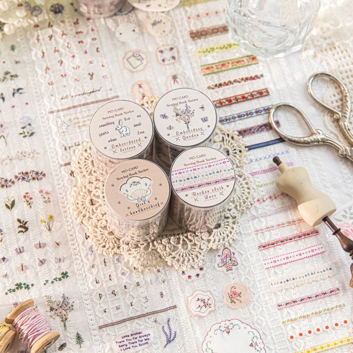 올리브파티 바느질책 시리즈 감성 빈티지 다꾸 디자인 마테 커팅 롤스티커 18,900원