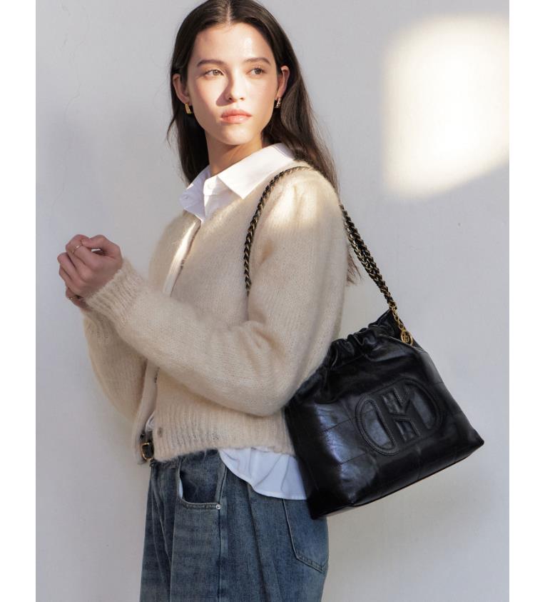 헤지스 [H20크링클] H패치 블랙 레더 퀼팅 체인 호보 숄더백 M YMHIBA6E551BK 382,700원