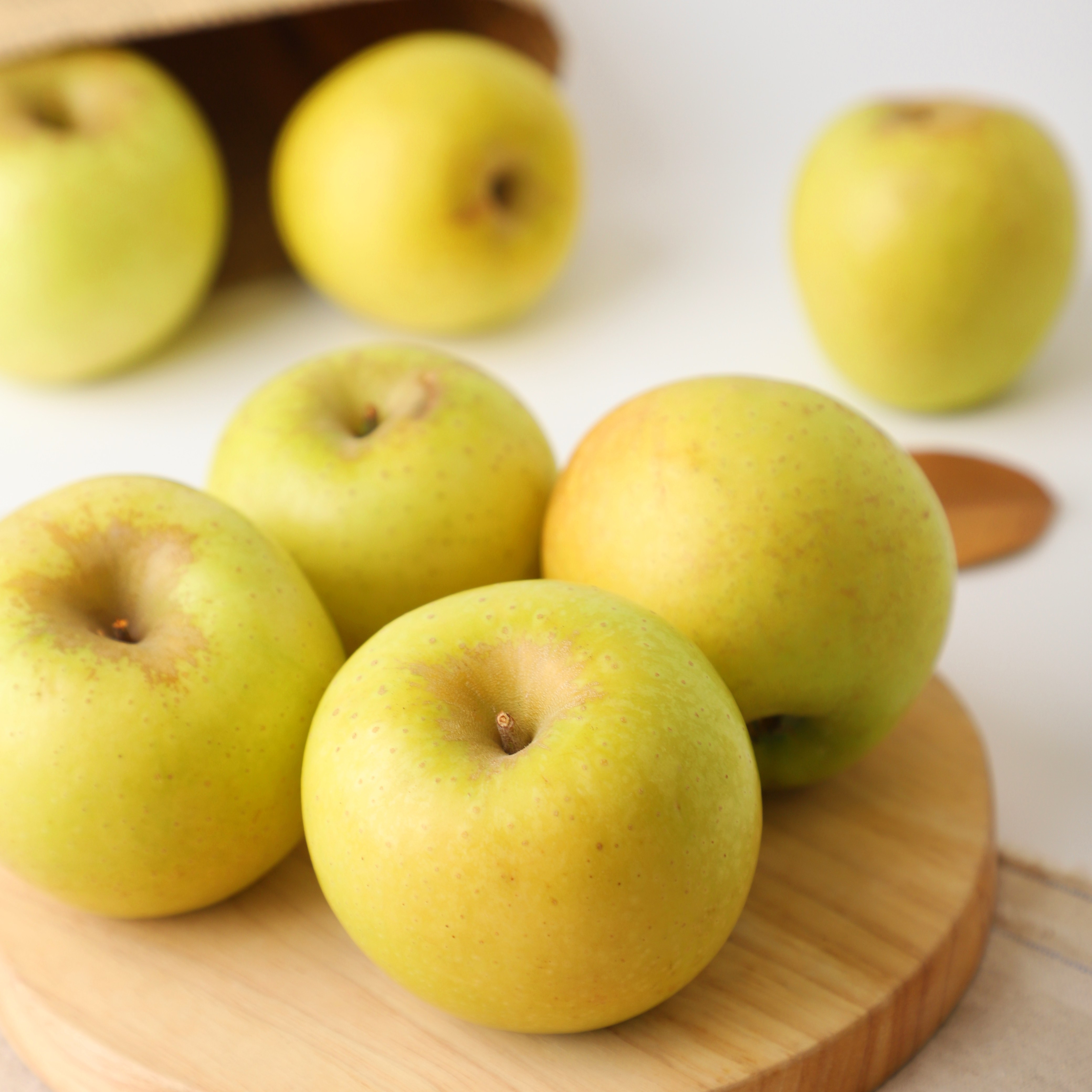 [당일배송] 버프템 경북 시나노골드 황금 사과 노란사과 (가정용), 1박스, 5kg(중대과) 44,000원