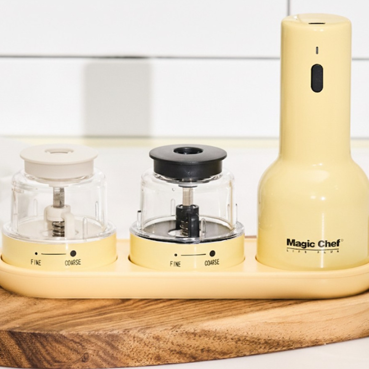 매직쉐프 전동 그라인더 소금 후추 2in1 스텐 버터옐로우 (본체1+팟2+트레이1), 거치대 포함, 1세트, 50ml 62,800원