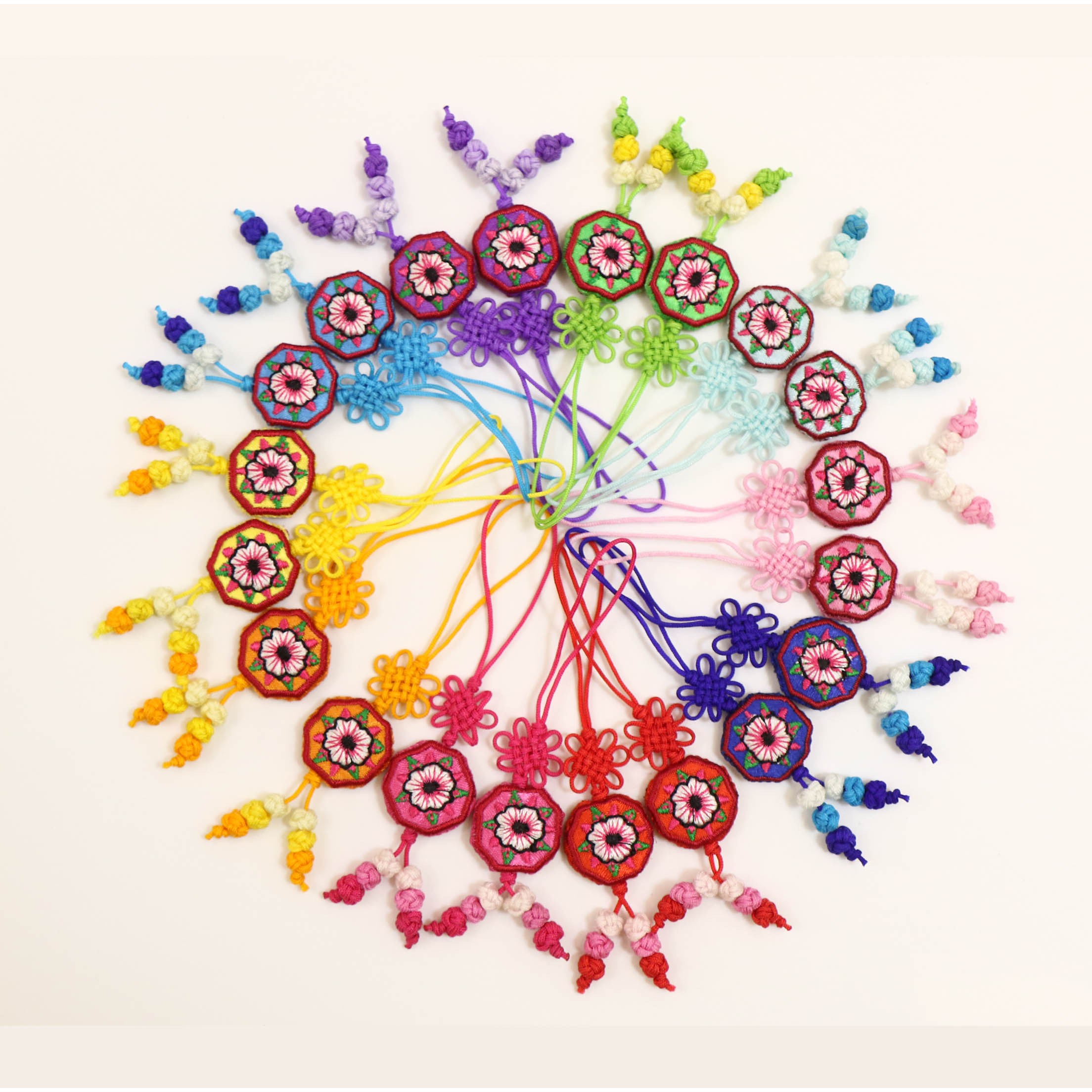 전통매듭 전통노리개 나비매듭 국화매듭 장신구줄 휴대폰줄 장식소품, 10개 4,500원