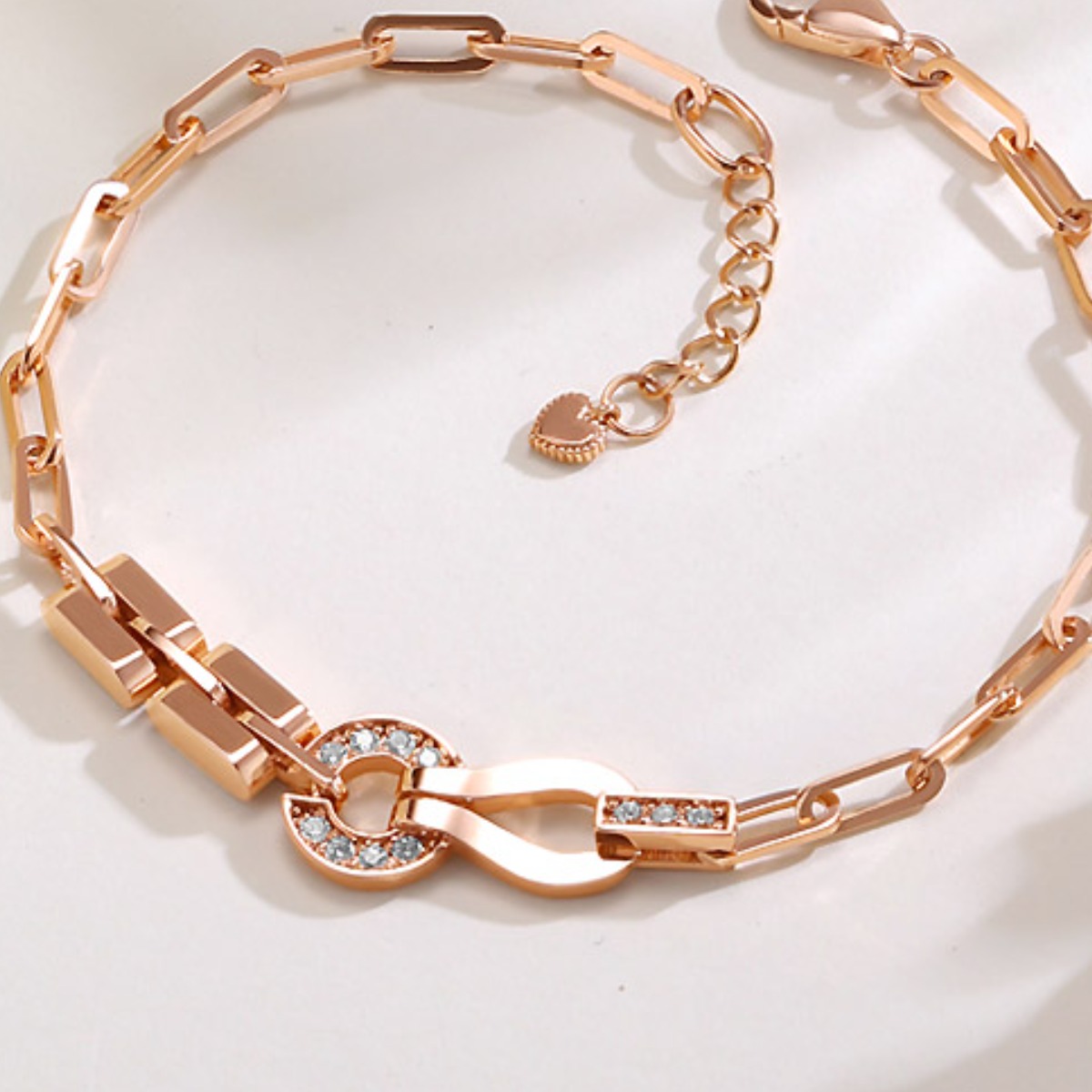 골드앤 18K 로얄워치 팔찌 선물 할로우 볼륨 팔찌 2,247,600원