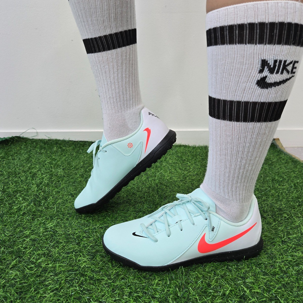 나이키 JR 팬텀 GX2 클럽 TF 화사한 축구화 풋살화 얼룩지우개 증정 48,000원