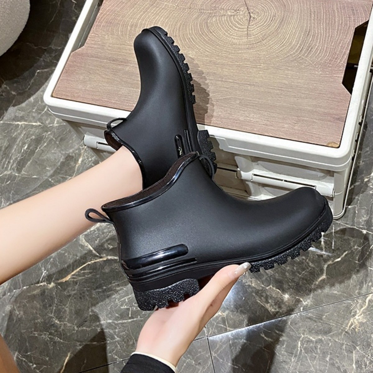 라나즈초이스 여성 심플 초경량 장화 미끄럼 방지 레인부츠 9,900원