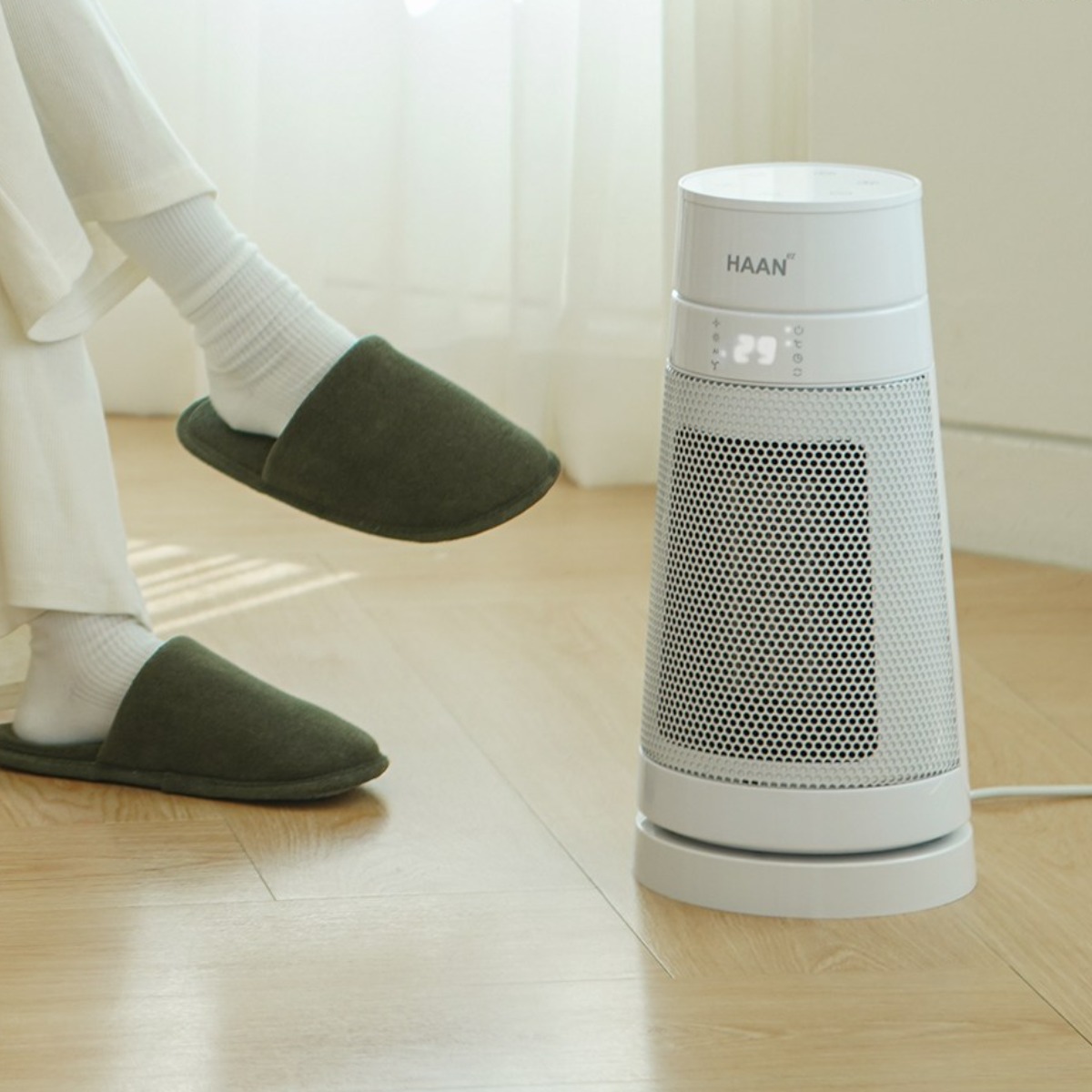 [저소음 2초발열] 한경희 PTC 리모컨 가정용 전도안전장치 좌우회전 미니온풍기 전기히터 74,900원