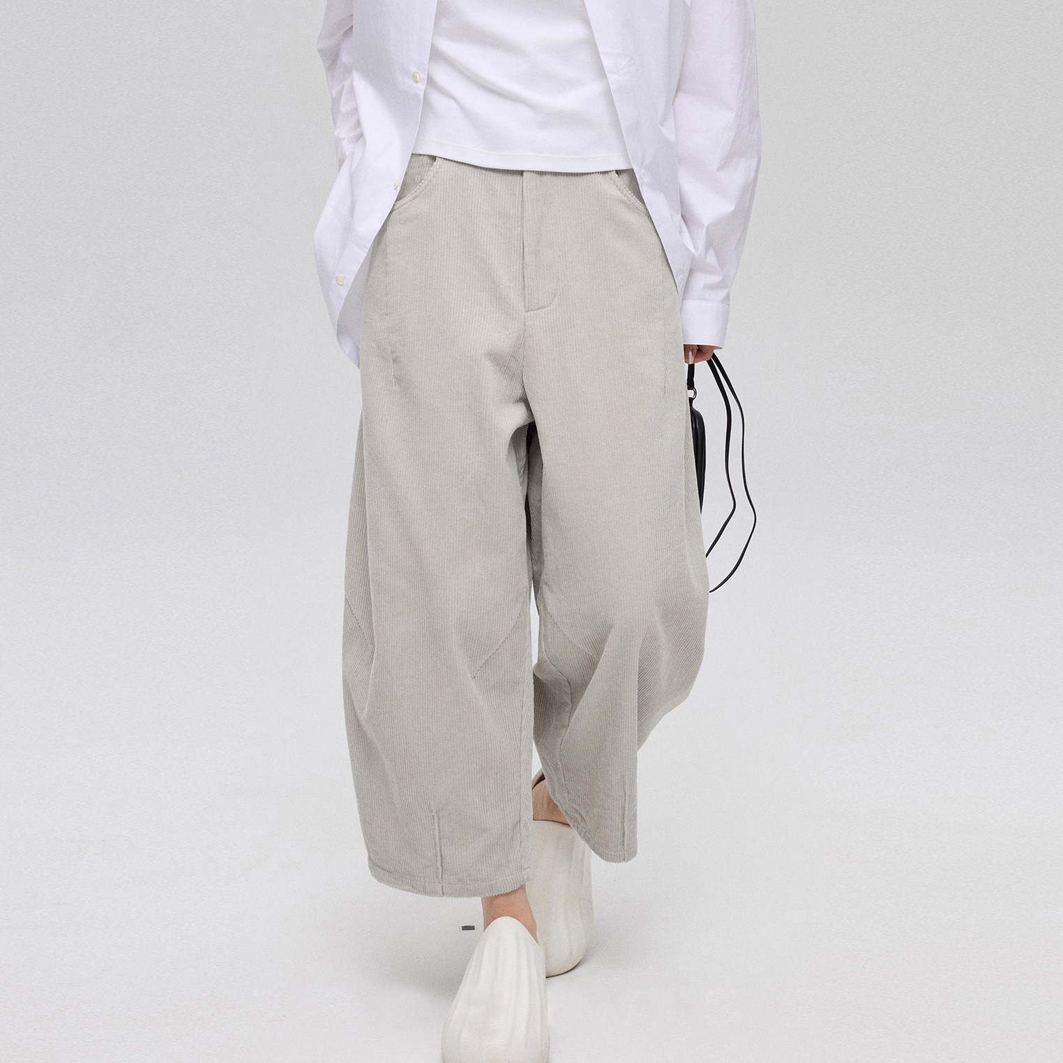 퀸앤조이 여성 루즈핏 코듀로이 팬츠 배기 9부 뒷밴딩 코듀로이 바지 아방가르드 핏감 예술 골덴바지 아모르 69,800원