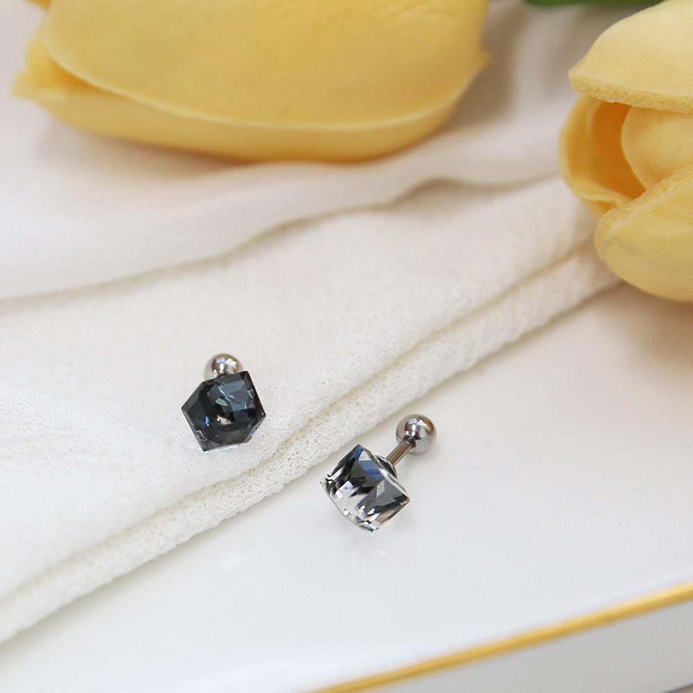 미다미 [2P케이스세트] 컬러풀 큐브 포인트 피어싱 5,900원