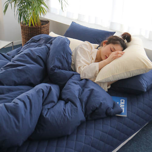 베이직톤 국내산 클래식 이음선없는 고밀도 80수 사계절 차렵이불 세트 144,700원