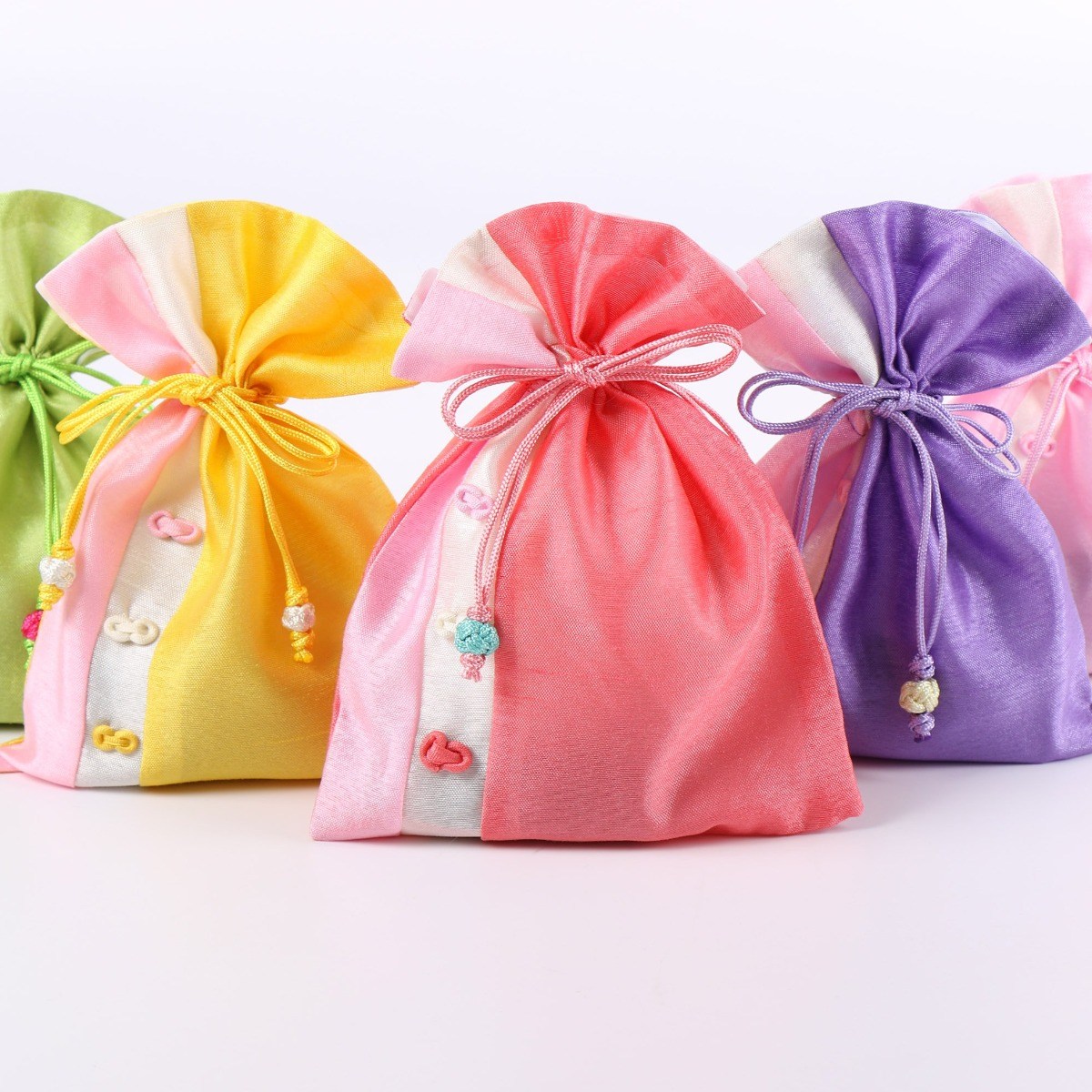 봉봉러브 전통 고급 실크 매듭 복주머니 9,000원