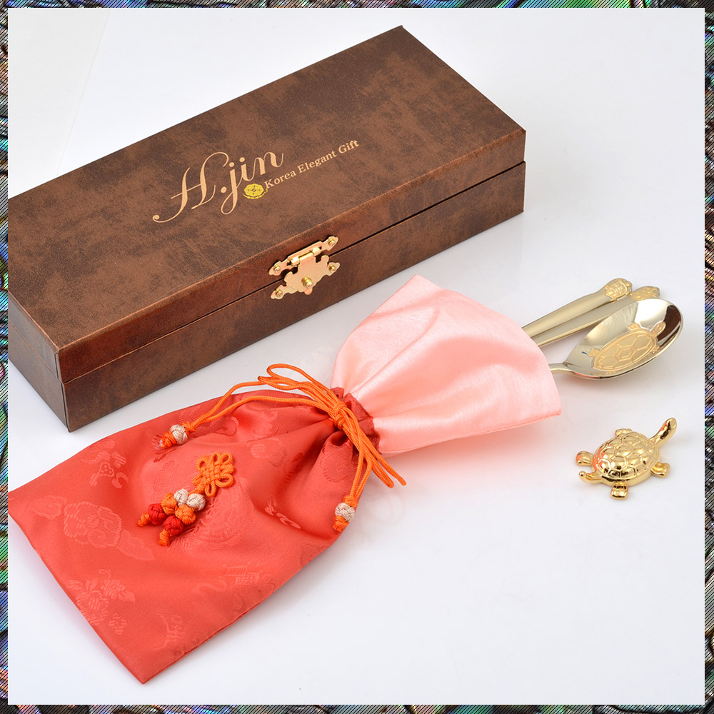 상감 단청 금거북 티타늄금수저 1인세트 / 창립20주년선물 장례식답례 문상 부의 고희연가족답례품추천 퇴직자선물 소규모답례품 어른인사선물 퇴임인사 64,000원