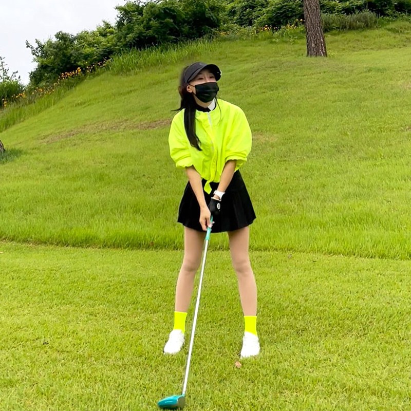 투솜 여성골프바람막이 여성골프점퍼 스타일 오프 크롭 후드 바람막이 여성 봄 라운딩 골프 점퍼 바람막이 골프장 코디룩 59,800원