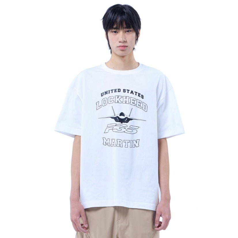 록히드마틴 LM F 35 아치 그래픽 반팔 티셔츠 L24UTS011 45,010원