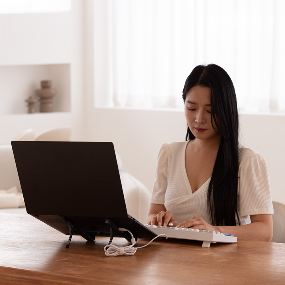 플렉시젠 H 노트북 거치대 높이조절 알루미늄 받침대 17인치 4포트 멀티허브 39,500원