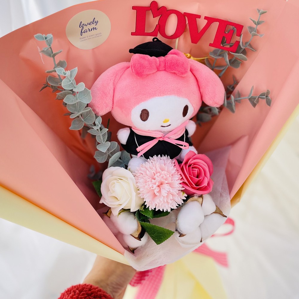 러블리팜 산리오 캐릭터 학사모 인형 졸업 입학 비누꽃다발 26,900원