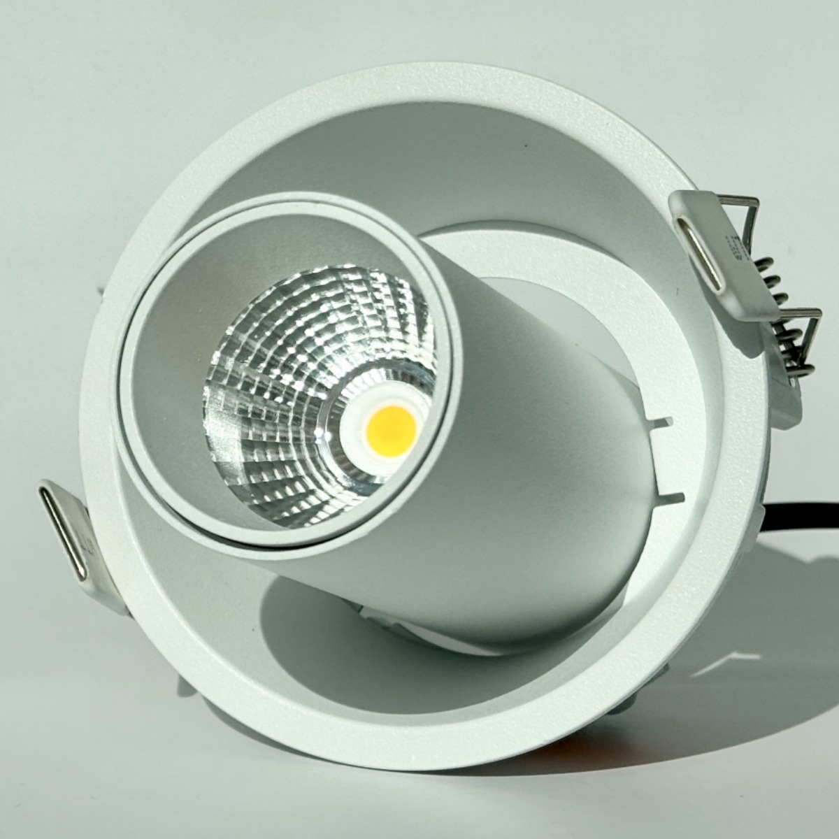 쓰리온 발명특허 LED 3인치 COB 원통형 매입등 8W 75mm 22,000원