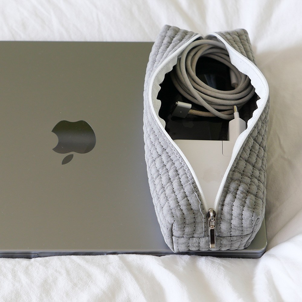 터리빙 국내생산 다용도 퀄팅 휴대용 여행용 누빔 화장품 필통 파우치, 1개, 그레이 8,450원