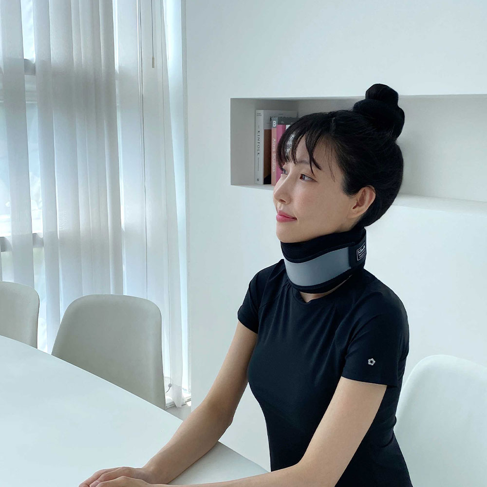실루엣 의료용 목보호대 목견인기 목디스크 거북목 교정기 24,900원
