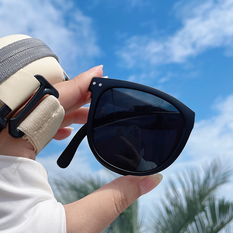 팬시on 편광 접이식 선글라스 뿔테 폴딩 선글라스 자외선 블루라이트 차단 가죽 케이스증정 7,900원