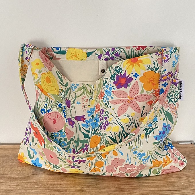 [주문폭주] 신상 데일리 플라워 에코백 연예인가방 수납력 좋은 파우치 칼라 캔버스 숄더 대용량 가방 16,600원