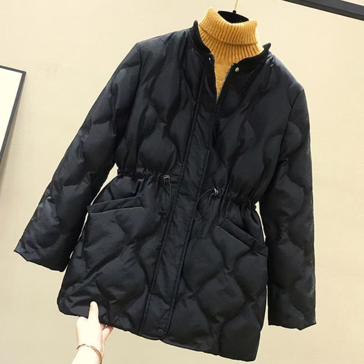 패션고리 여성 라운드넥 허리라인 퀄팅 누빔 패딩 점퍼 H148 28,000원