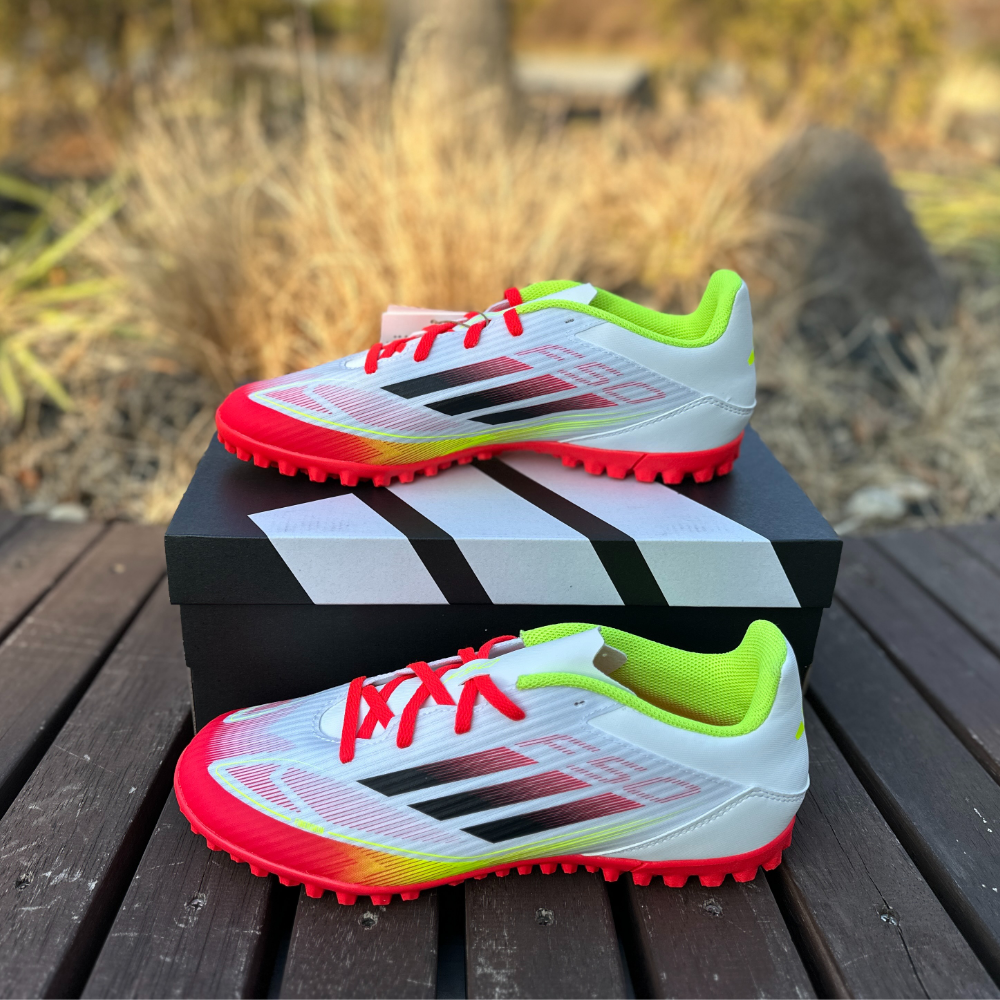 아디다스 F50 클럽 TF 성인 남성용 축구화 착화감좋은 인조잔디 맨땅용 가성비 경량 풋살화 국내매장판 59,900원