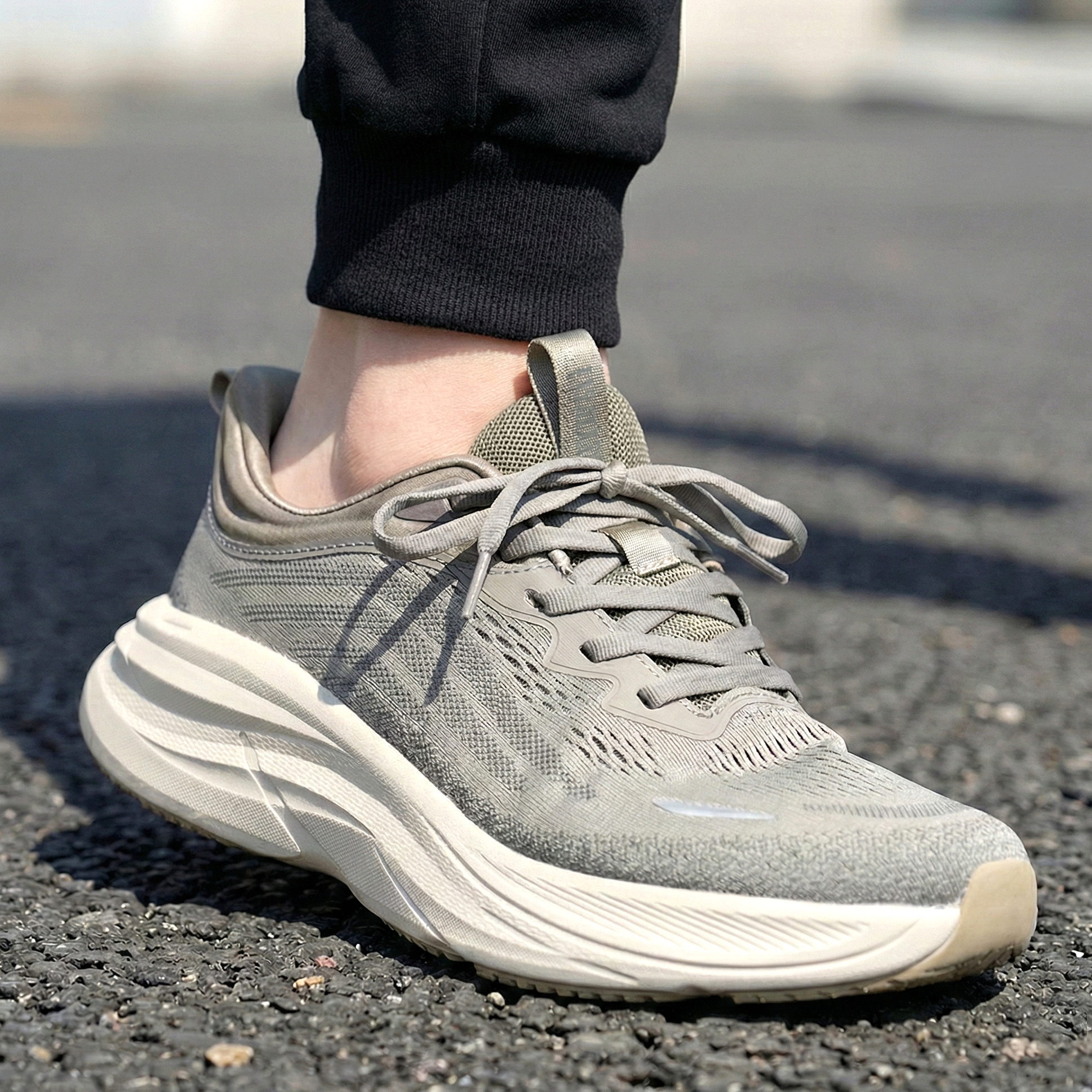 에버라스트 경량 쿠션 런닝화 여성 남성 발편한 운동화 메쉬 헬스 스포츠 신발 가벼운 워킹화 데일리 슈즈 헬스운동화 트레일러닝화 트레이닝화 조깅화 49,800원