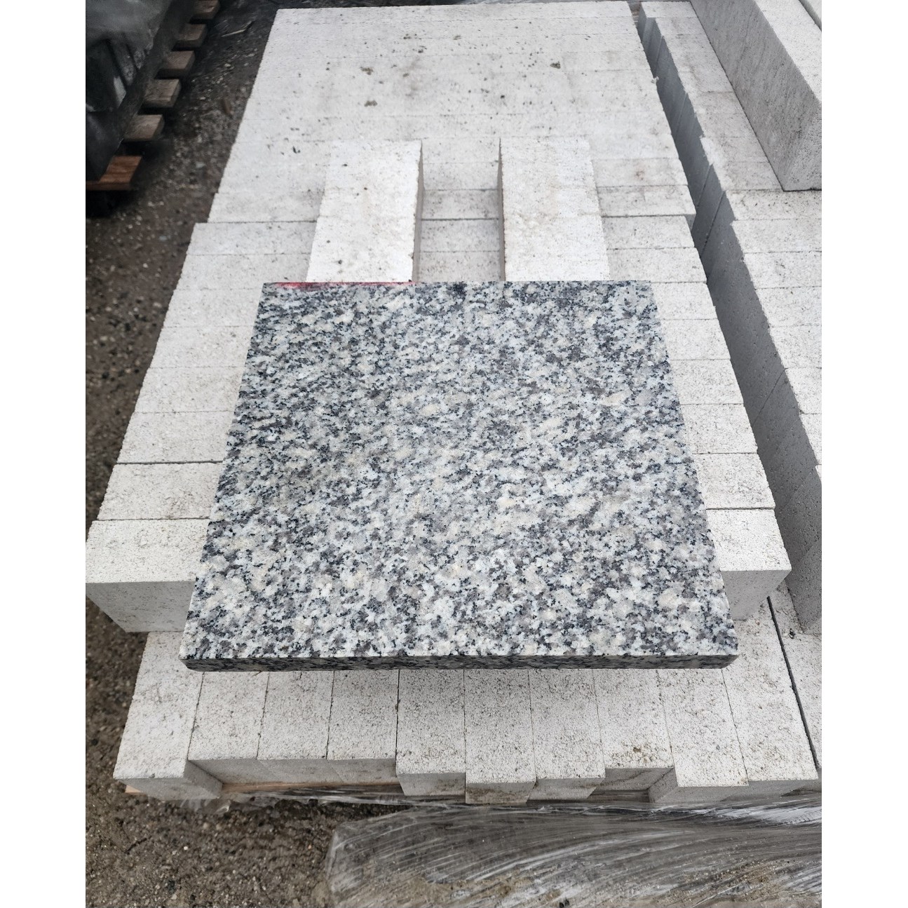 화강석/화강암 판석 300x300x30T - 화강암/판석/디딤석/디딤돌/발판/바닥돌/잔디/정원/마당/농원/돌구이/컨테이너/농막/자갈/발판석/돌판/판석, 20개 111,000원