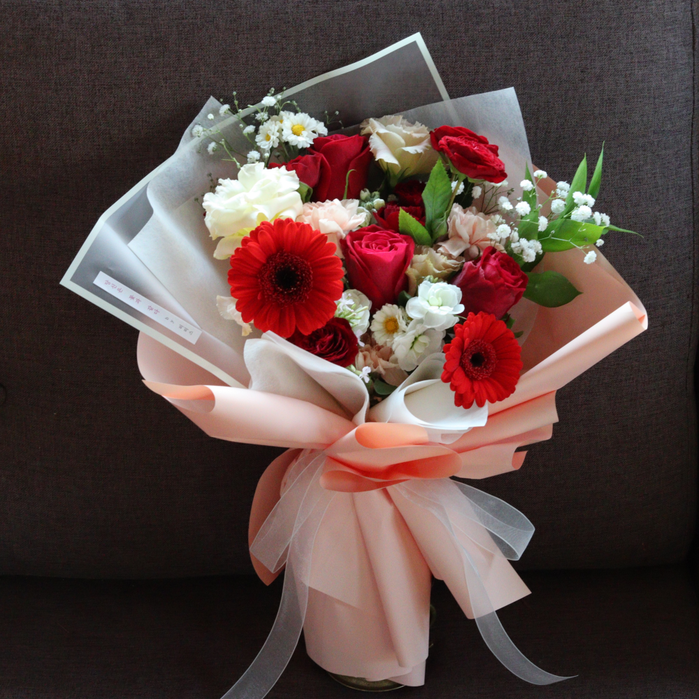 졸업식 꽃다발 플로리스트가 만든 계절꽃다발 생화꽃다발 졸업식 생일선물 꽃다발 생화택배, 레드, 1개 59,000원