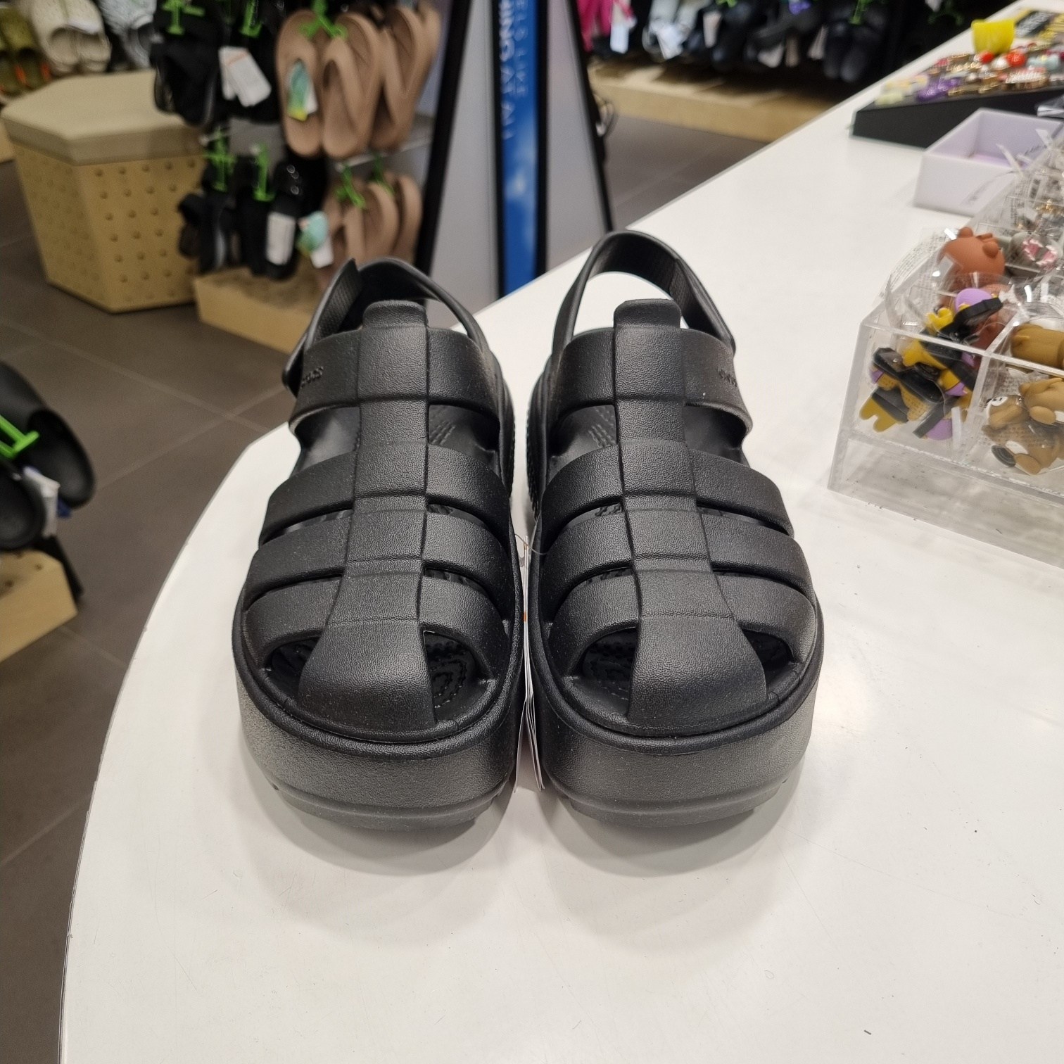 [NC평촌] 크록스 스톰프 피셔맨 샌달  209938-001 49,900원