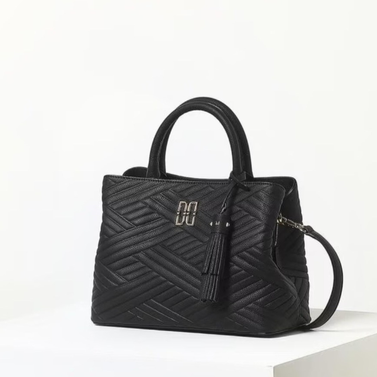 닥스[H&H]>>[선물추천] 블랙 칼라일 가죽 토트백(DCBA6E366BK) 406,000원