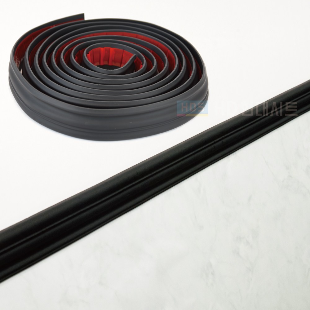 HD현대시트 쿠션 몰딩 굽도리 평몰딩 웨인스코팅 연질 경량 접착식 잘라쓰는 몰딩테이프 5미터, 9세트, 리치블랙(FC-6483) 135,390원