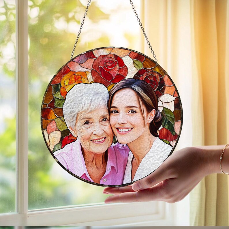 맞춤 초상화 유리 썬캐처 - 스테인드글라스 장식, 어버이날 엄마 할머니 맞춤 선물, 가족&연인 선물, 창문 인테리어 소품, 유리, 현재가 69,900원