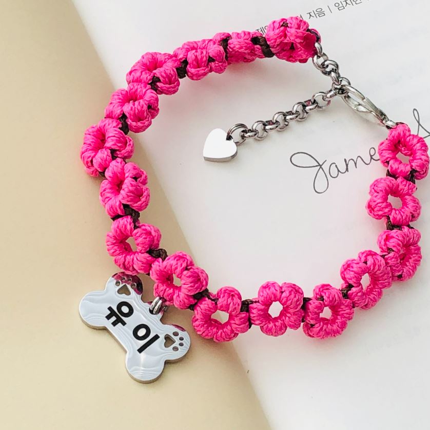 서은이네 (수제)퓨전 매듭 꽃 목줄+뼈다귀모양 팬던트 인식표 강아지 고양이 목걸이 15,900원