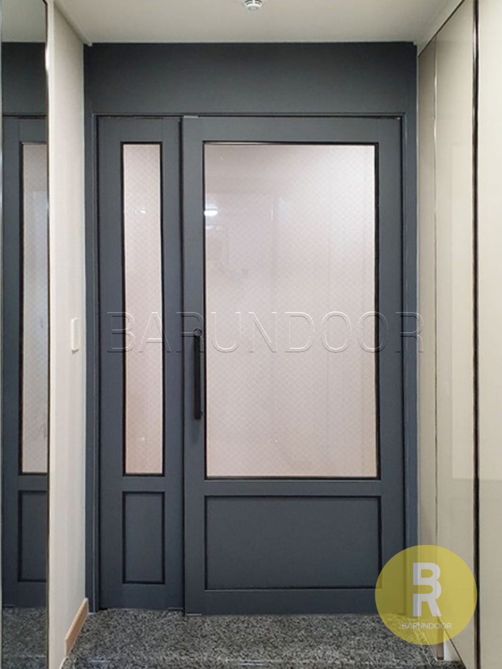 26번 비대칭양개스윙중문 고시형 진그레이 투명망입(부식)강화유리 // 현관중문,시공비포함,소음차단,반려견안전,맞춤제작,아파트빌라중문 930,000원