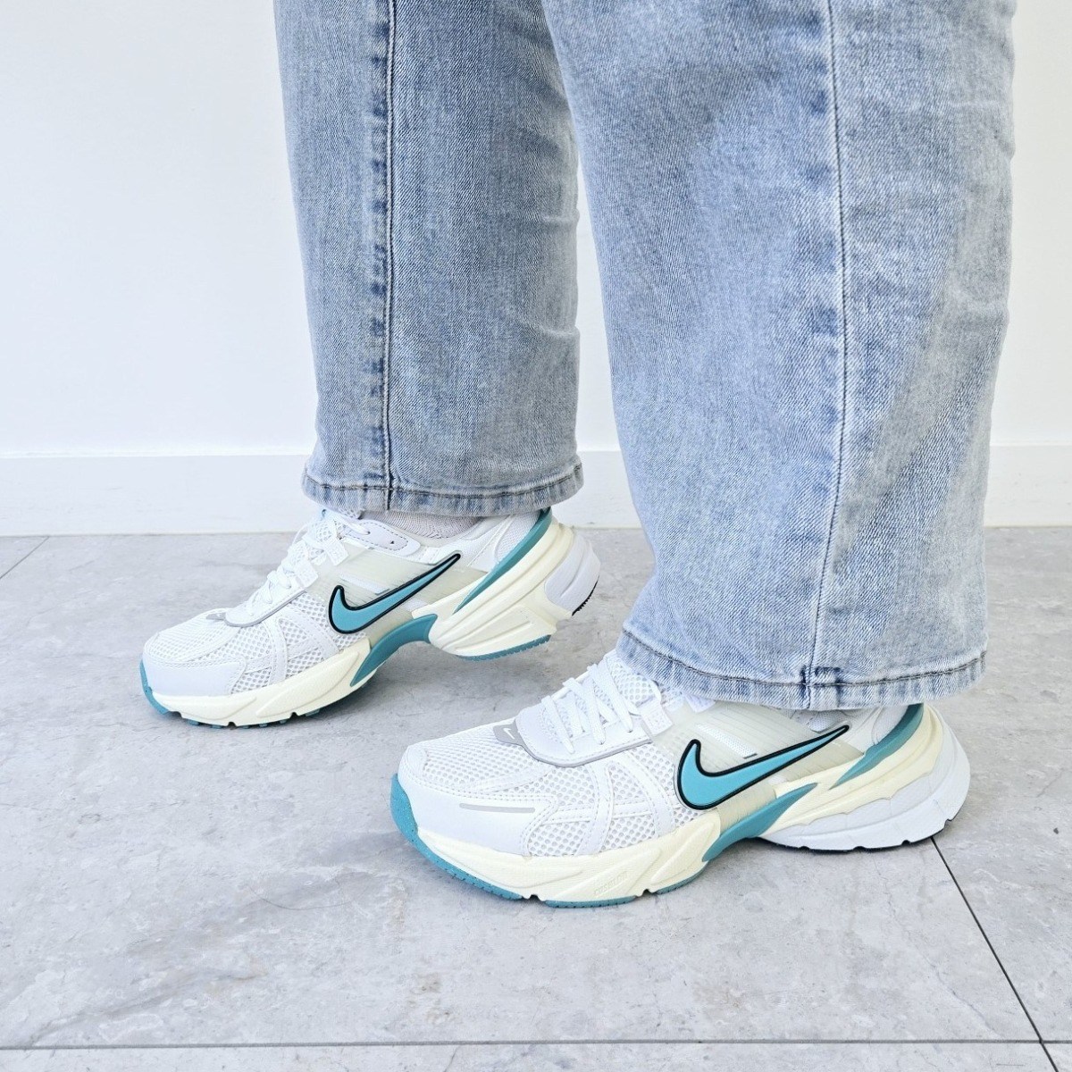 나이키 남여공용 런닝화 V2K RUN 가벼운 데일리 운동화 얼룩지우개 증정 112,000원