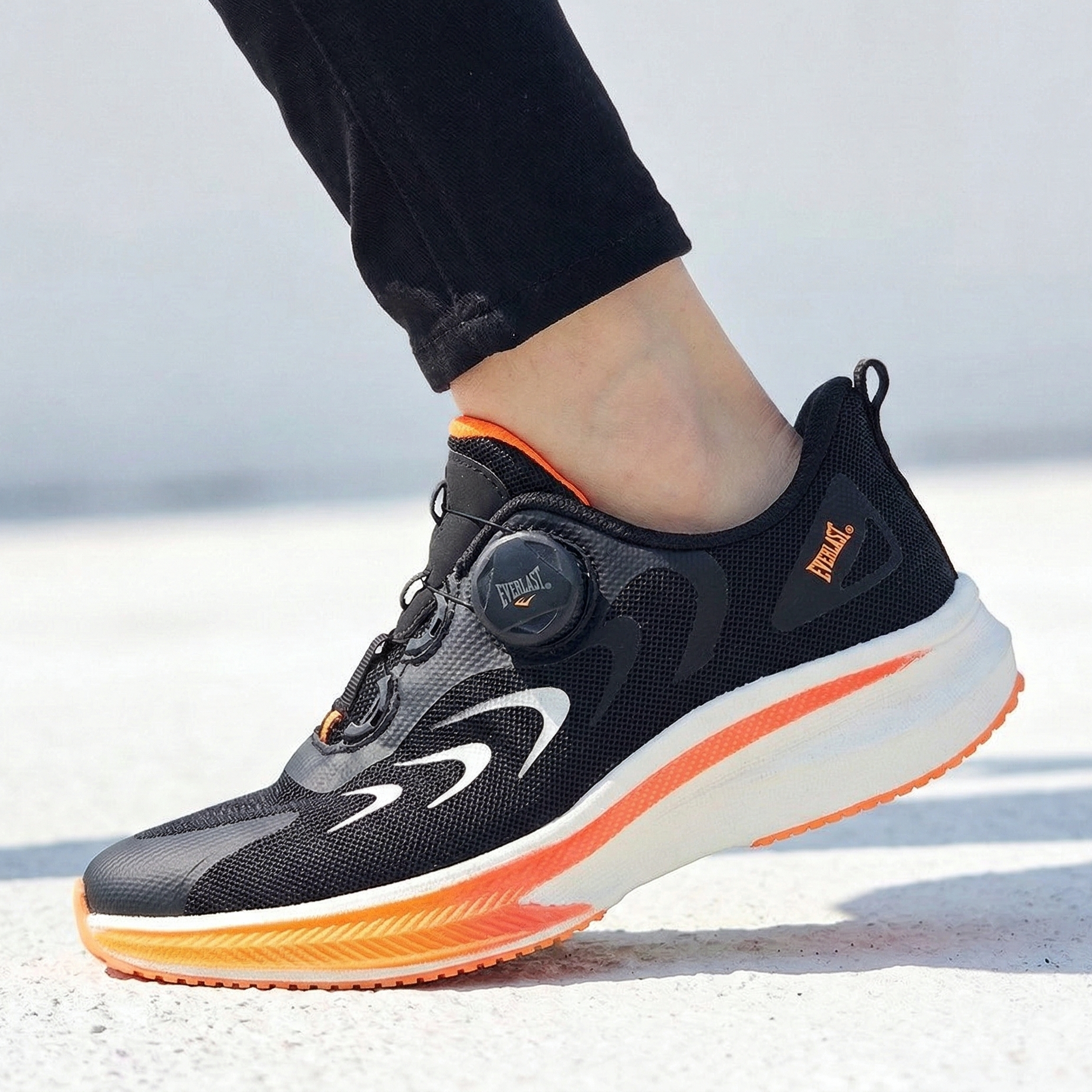 에버라스트 다이얼 운동화 여성 남성 발편한 스포츠 경량 메쉬 런닝화 헬스 쿠션 운동화 조깅 편한 신발 헬스장 러닝화 49,500원