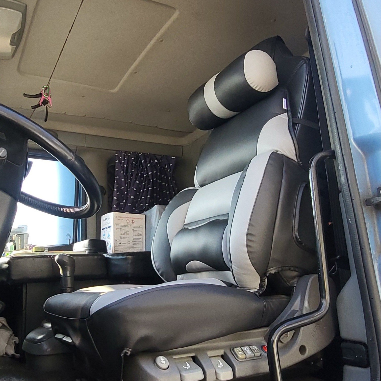 대형화물차 트럭 운전석 리무진 시트커버 1P / 현대 엑시언트,타타대우 맥쎈,프리마,노부스,메가트럭,MAN, 볼보FM, 벤츠유로, 이마이티, 포터2 화물차 전차종호환, 1개, 그레이블랙 139,800원