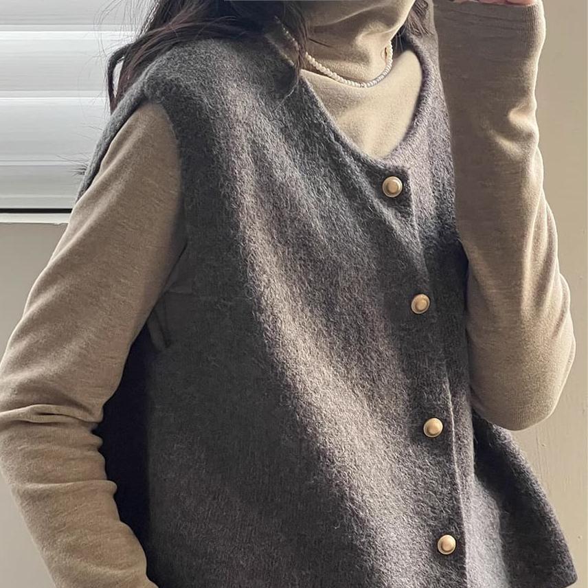 일오15 가볍고 따듯한 여성베스트 조끼 울 니트 단추 겨울 레이어드 프리사이즈 22,900원