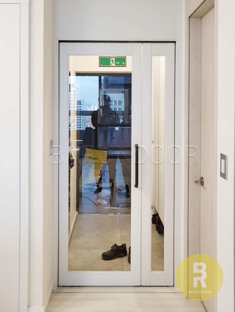 02번 비대칭양개스윙중문 유백화이트 투명강화유리 // 현관중문,시공비포함,소음차단,반려견안전,맞춤제작,아파트빌라중문, 1개 1,310,000원