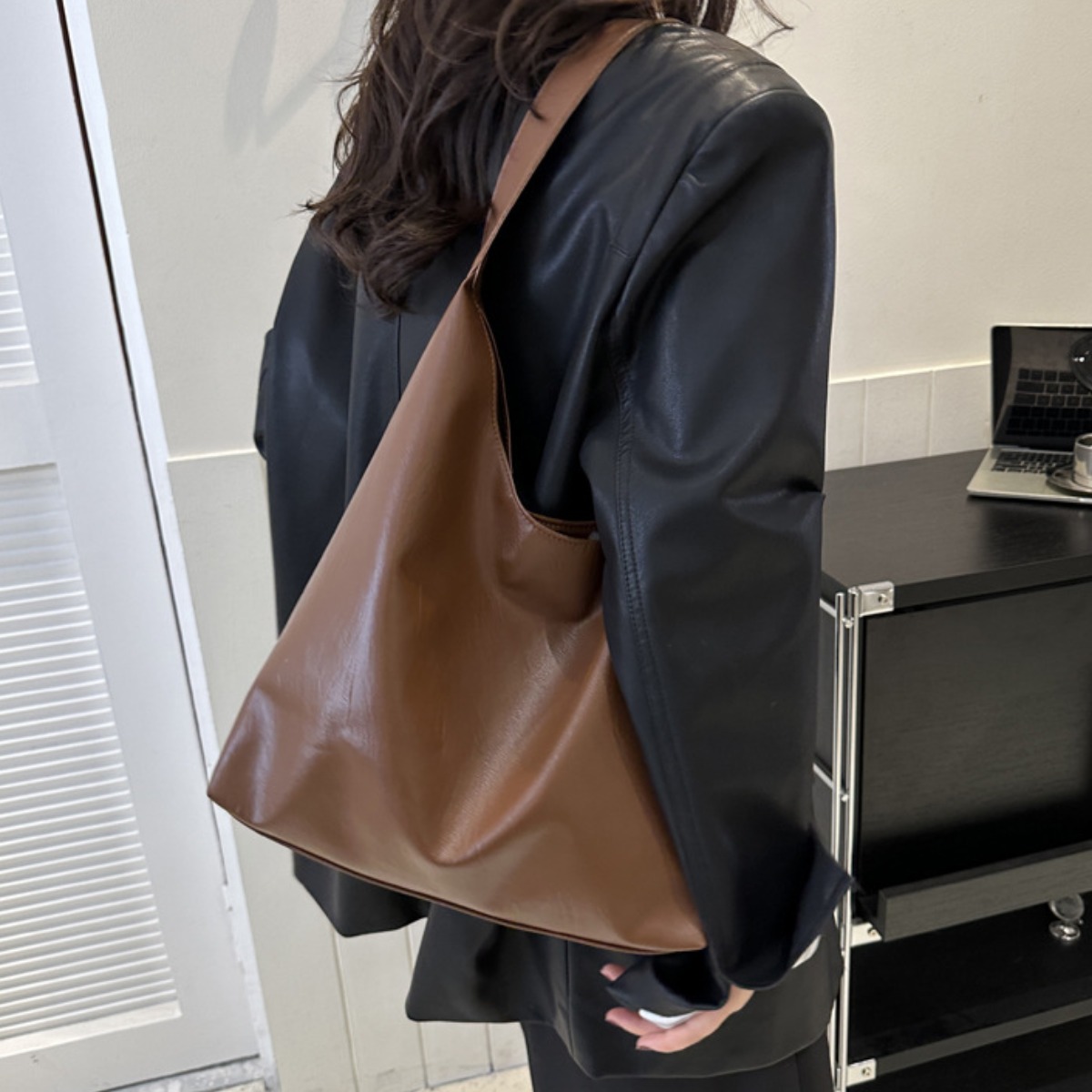 데일리 빅사이즈 레더 숄더백 가벼운 토트백 19,800원