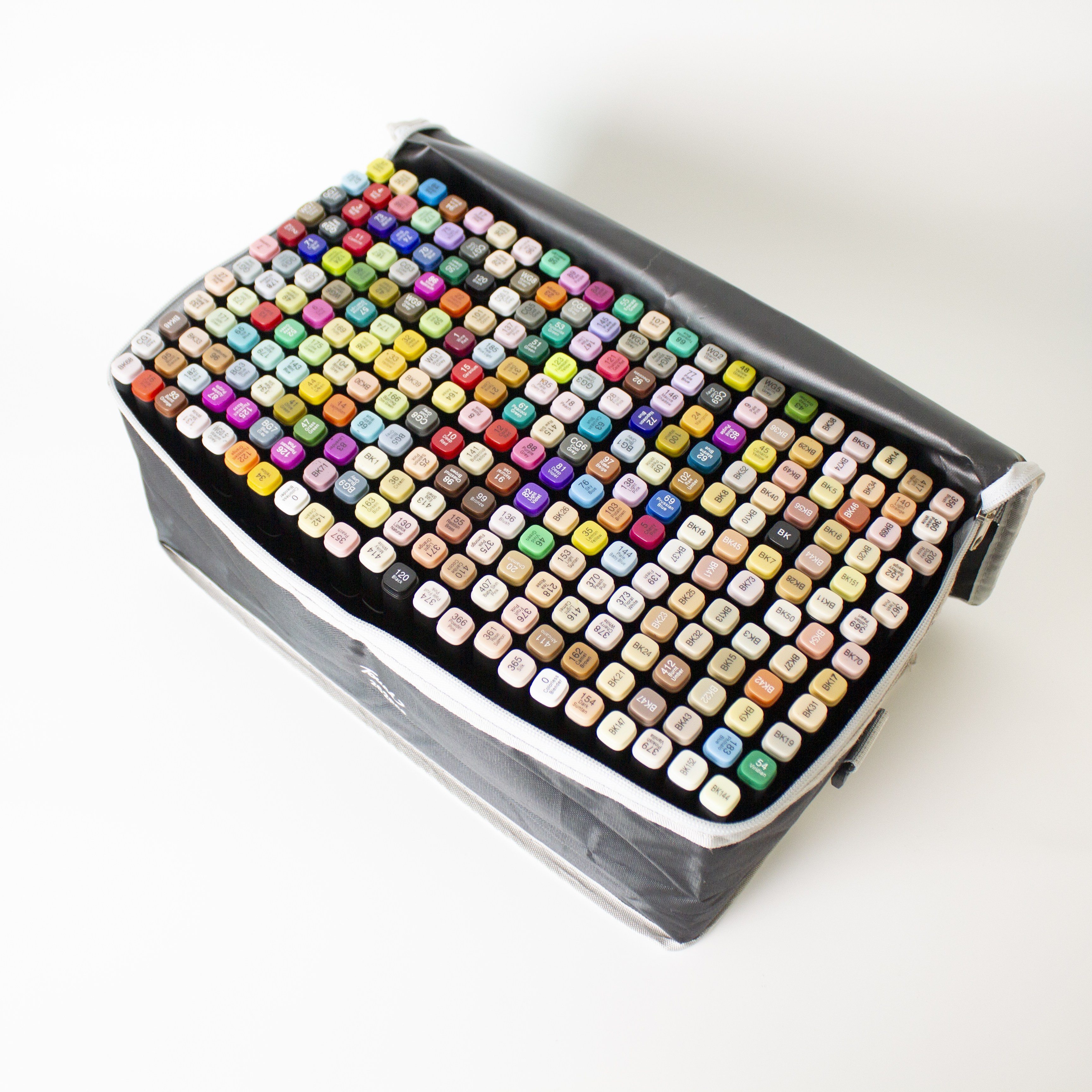 [메잌미] 터치 디자인 트윈마카 마카펜 (262색/천케이스), 1세트 47,000원