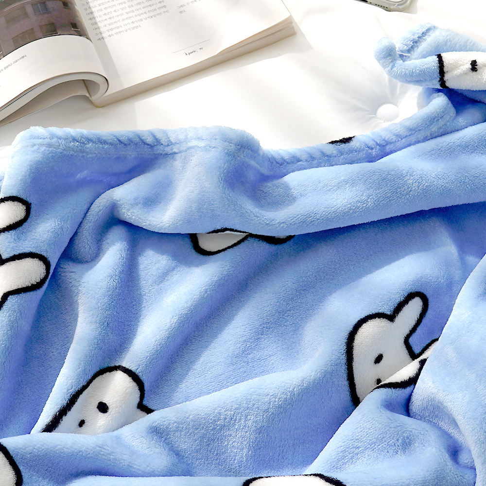 에이트룸 츄르르 겨울 극세사 담요 25,800원