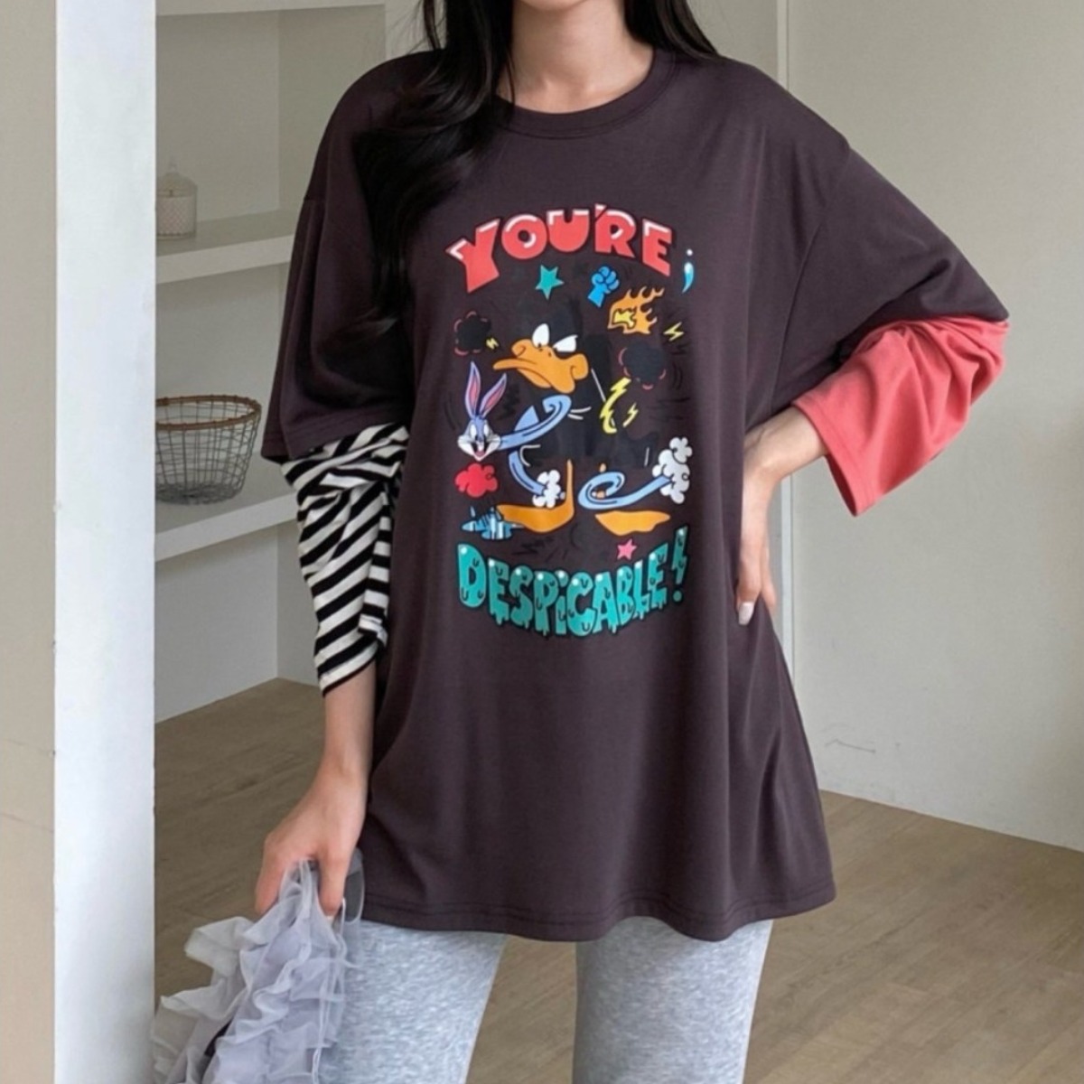 여성 루즈핏 다피덕 캐릭터 배색 스트라이프 레이어드 라운드넥 긴팔 티셔츠 48,900원